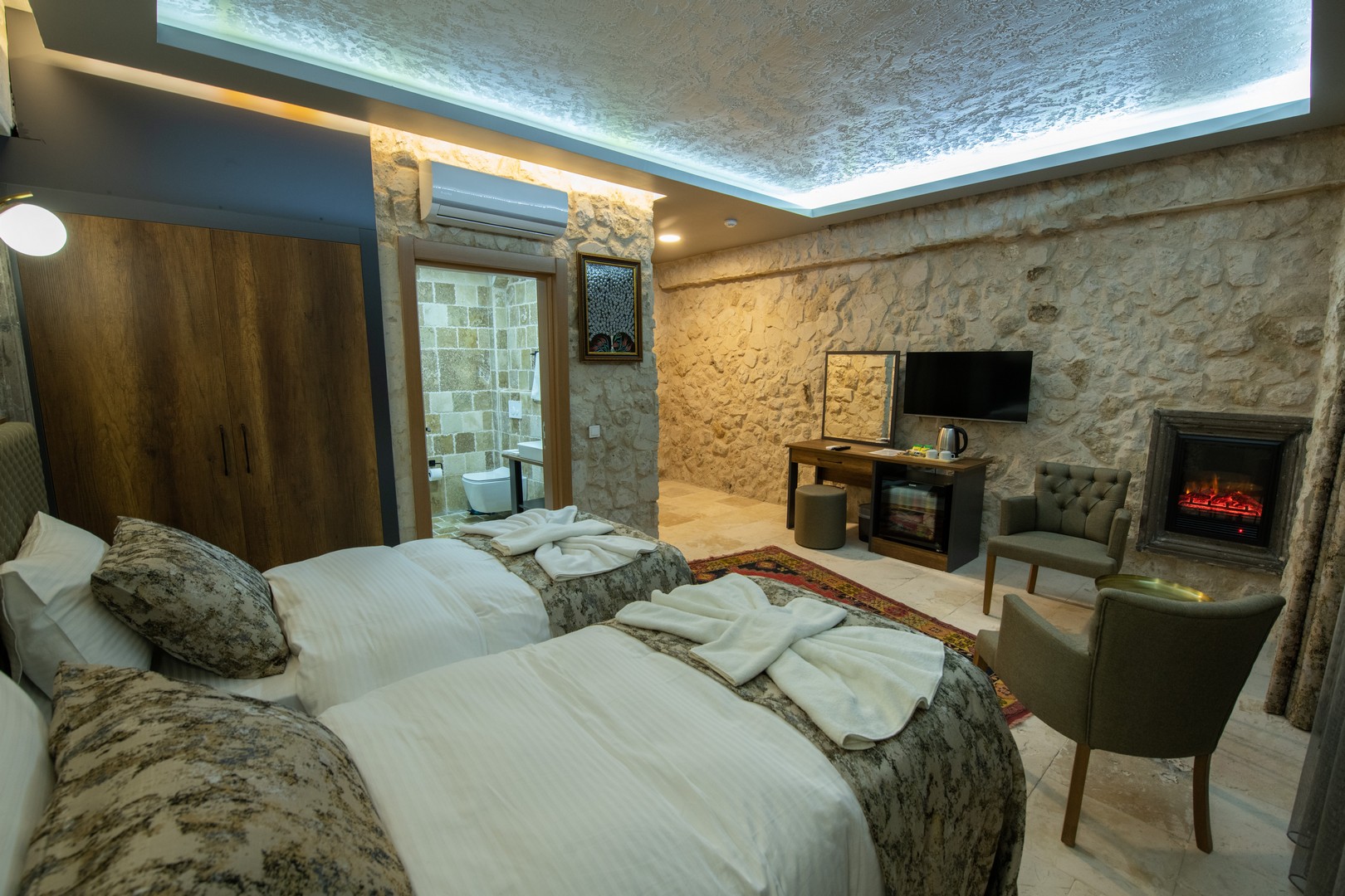 View Cave Hotel Rooms